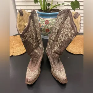 Corral Embroidered Snip Toe Boots