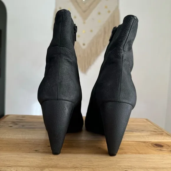 Corso Como Black Oiled Leather Pointy Toe Wedge Mob Wife Ankle Boots Size 10