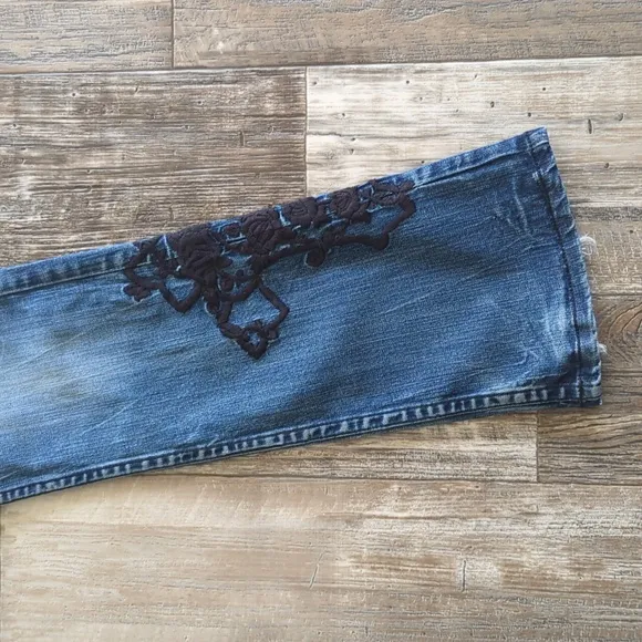 COWGIRL TUFF &quot;Roses &amp; Faith Black&quot;   bootcut med wash jeans rodeo sz 26x35L tall