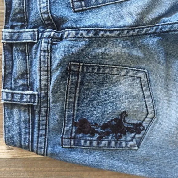 COWGIRL TUFF &quot;Roses &amp; Faith Black&quot;   bootcut med wash jeans rodeo sz 26x35L tall