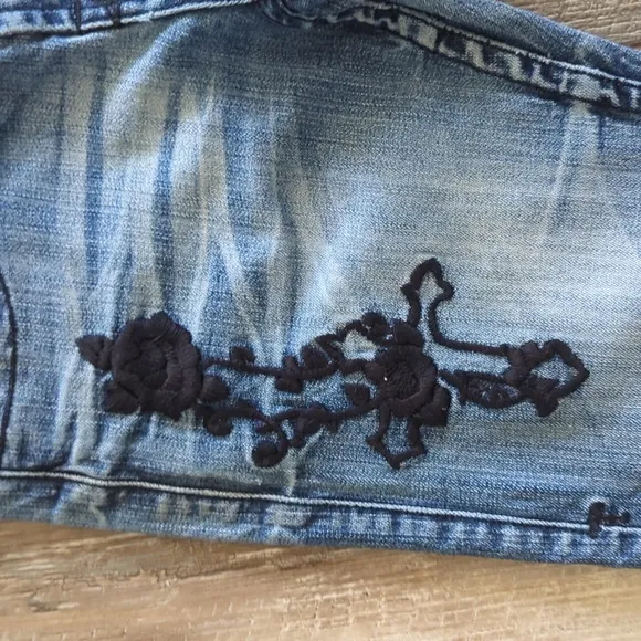 COWGIRL TUFF &quot;Roses &amp; Faith Black&quot;   bootcut med wash jeans rodeo sz 26x35L tall