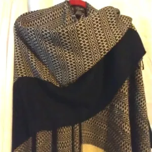 Cozy Knitted Wrap New