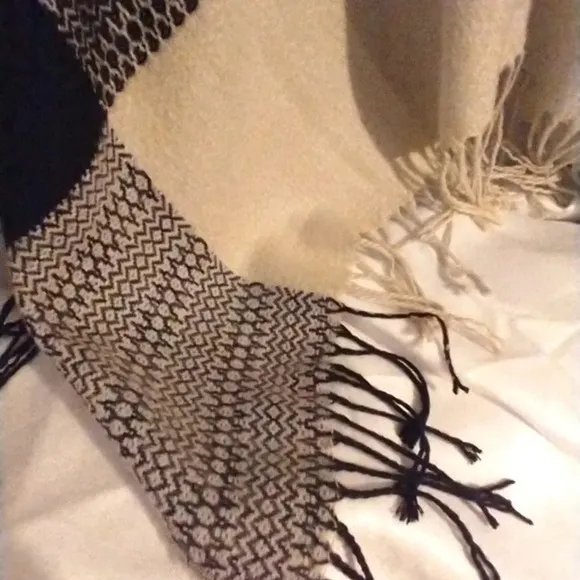 Cozy Knitted Wrap New