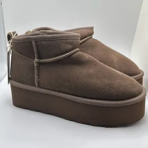 CUSHIONAIRE Women's Genuine Suede pull on platform boot  Memory Foam 8 TAUPE