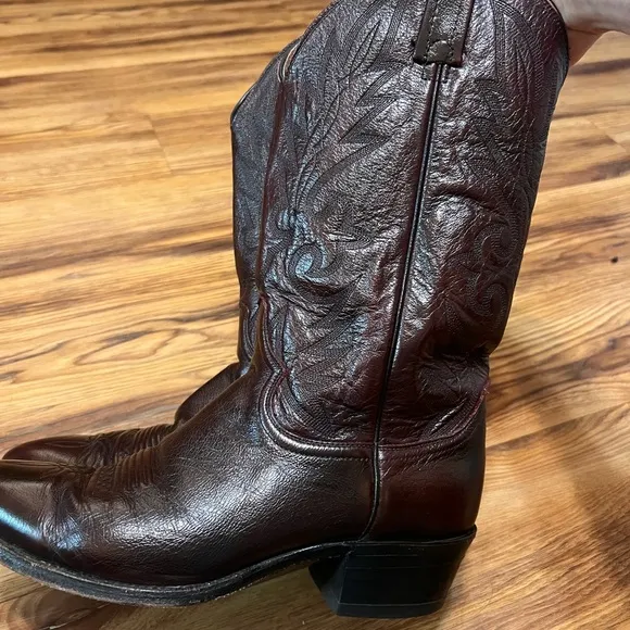 dan post Boots Size is 11D Very Nice Deep Red Color