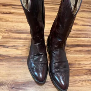 dan post Boots Size is 11D Very Nice Deep Red Color