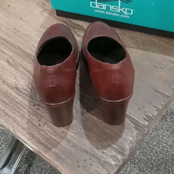 Dansko Noleen Kahlua brown leather pull on pump/shoes w 2 5&quot; heels size 6.5 NWT