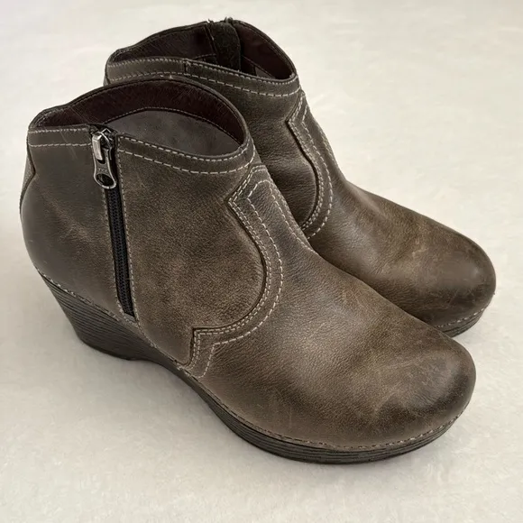 Dansko | Veronica Distressed Leather Western Clog Wedge Bootie Boots (39)
