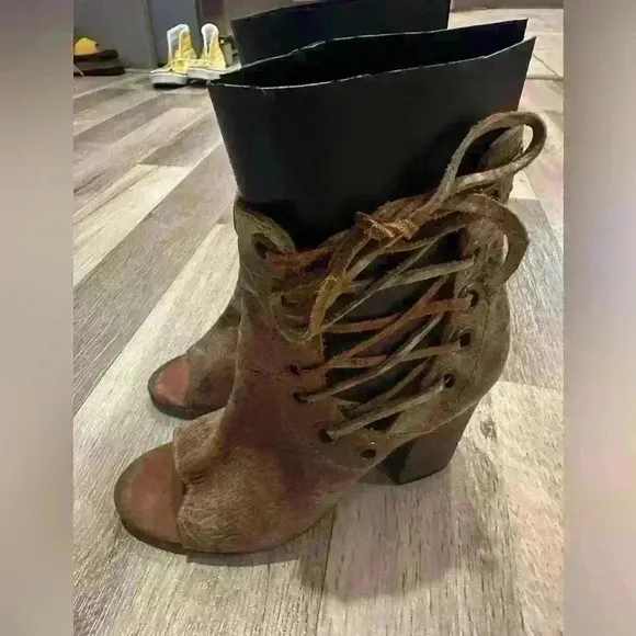 Diba True Women's Sz 7 Shoes Brown Leather Lace Up Zip Distressed Ankle Boots