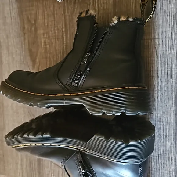 Doc Martens 2976 Chelsea leopard faux fur leather boots size 12US/29EU