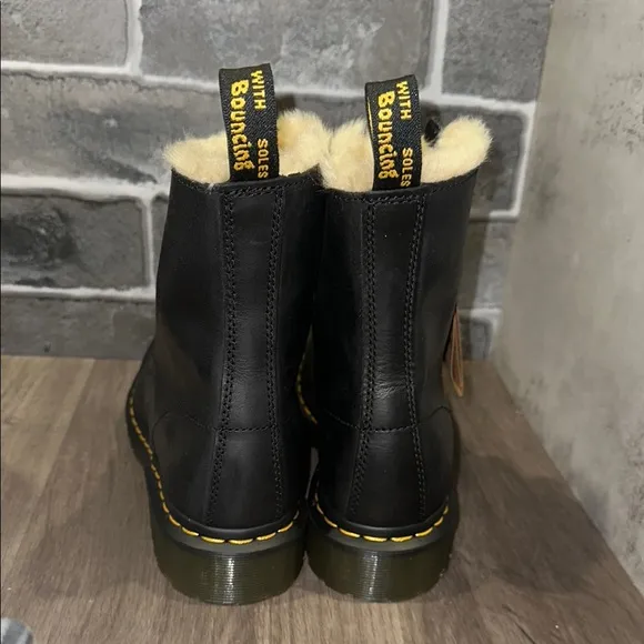 Dr. Martens 1460 Serena lace up Boots, women’s size US 9