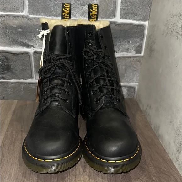 Dr. Martens 1460 Serena lace up Boots, women’s size US 9