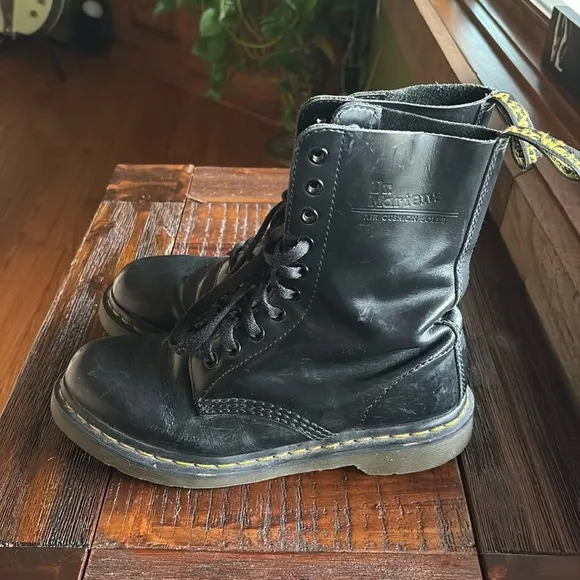 Dr. Martens 1490 leather black boots 10 eyelets men’s sz 8
