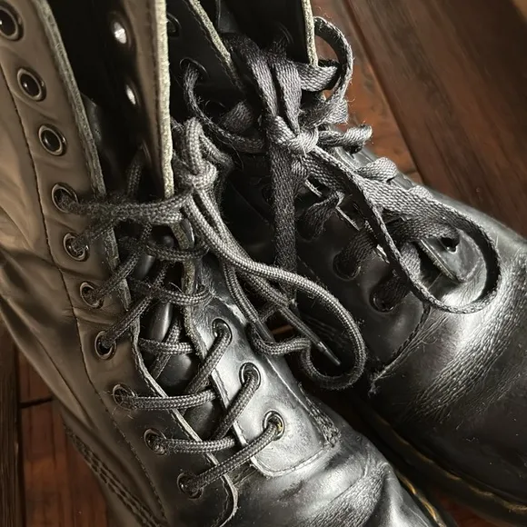 Dr. Martens 1490 leather black boots 10 eyelets men’s sz 8