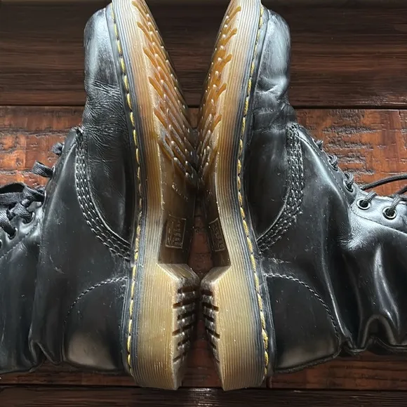 Dr. Martens 1490 leather black boots 10 eyelets men’s sz 8