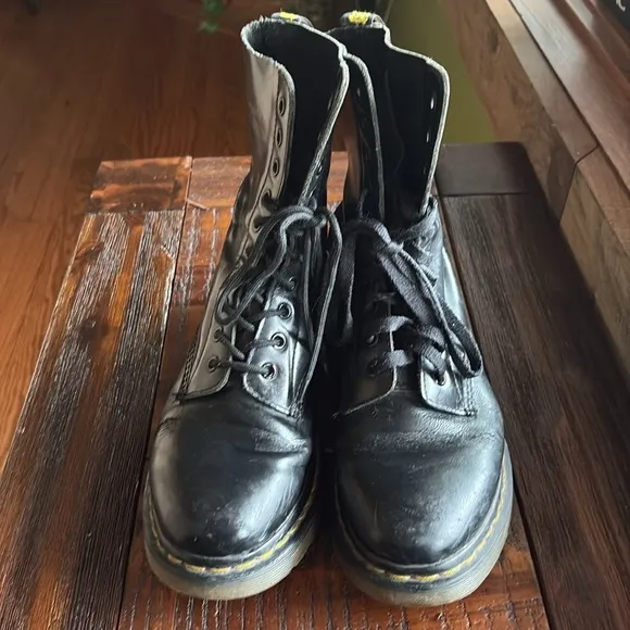 Dr. Martens 1490 leather black boots 10 eyelets men’s sz 8