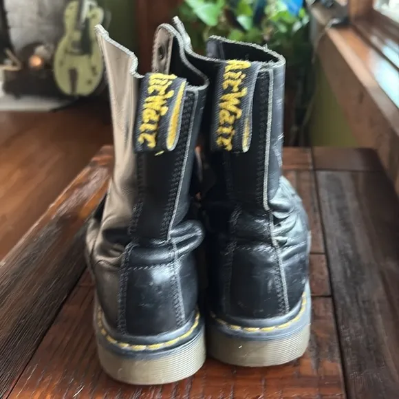 Dr. Martens 1490 leather black boots 10 eyelets men’s sz 8