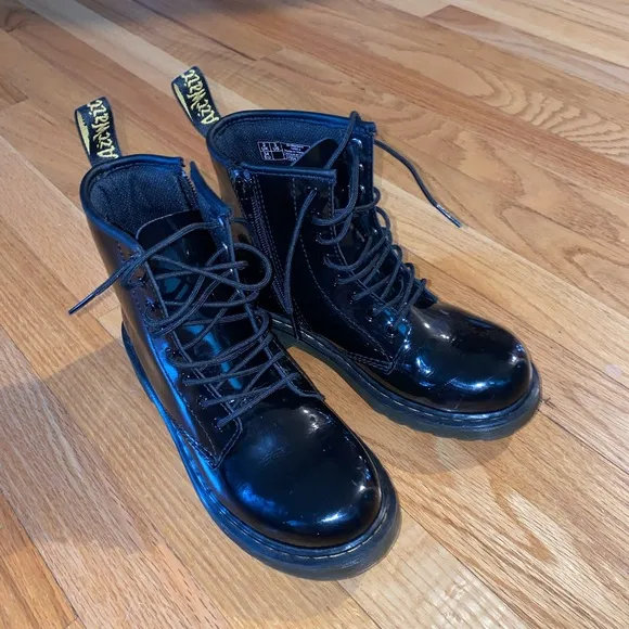Dr. Martens Black Patent Leather Boots. Kids Size 3. Lace Up Youth Boots.