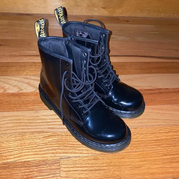 Dr. Martens Black Patent Leather Boots. Kids Size 3. Lace Up Youth Boots.