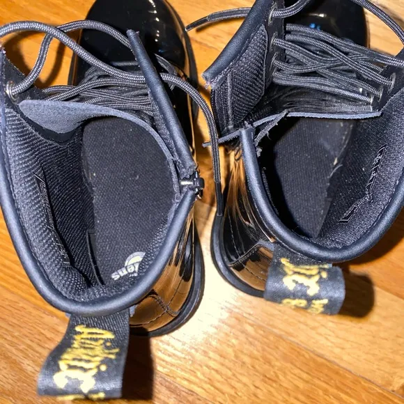 Dr. Martens Black Patent Leather Boots. Kids Size 3. Lace Up Youth Boots.