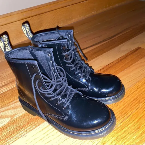 Dr. Martens Black Patent Leather Boots. Kids Size 3. Lace Up Youth Boots.