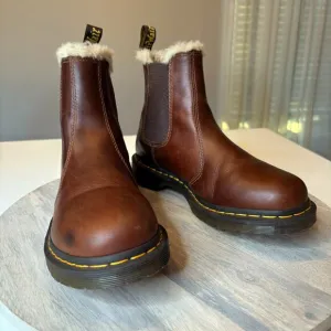 Dr. Martens Docs 2976 Leonore Faux Fur Lined Chelsea Brown Leather Boots Size 9