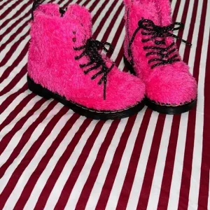 Dr martens hot pink fur tinsel boots sz 9