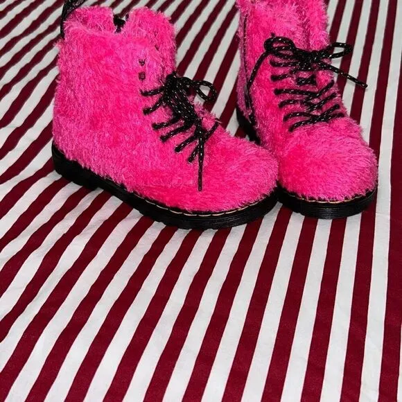 Dr martens hot pink fur tinsel boots sz 9