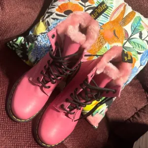 Dr. Martens leather combat boots - 8 *RARE* *NWOB* *PINK*