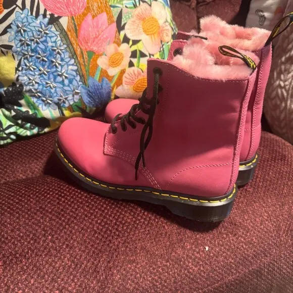Dr. Martens leather combat boots - 8 *RARE* *NWOB* *PINK*