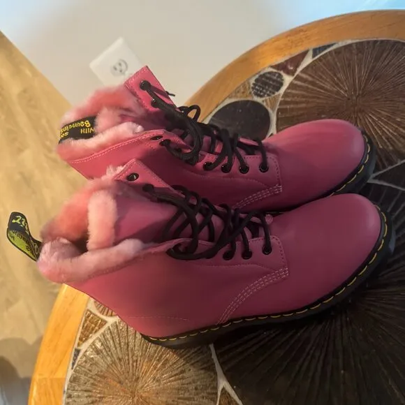 Dr. Martens leather combat boots - 8 *RARE* *NWOB* *PINK*