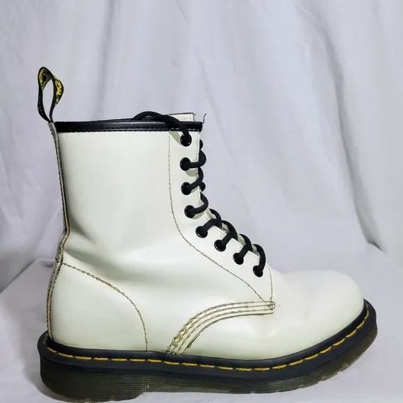 Dr Martens Women's 1460 Smooth White Combat Boots Size 7 Used