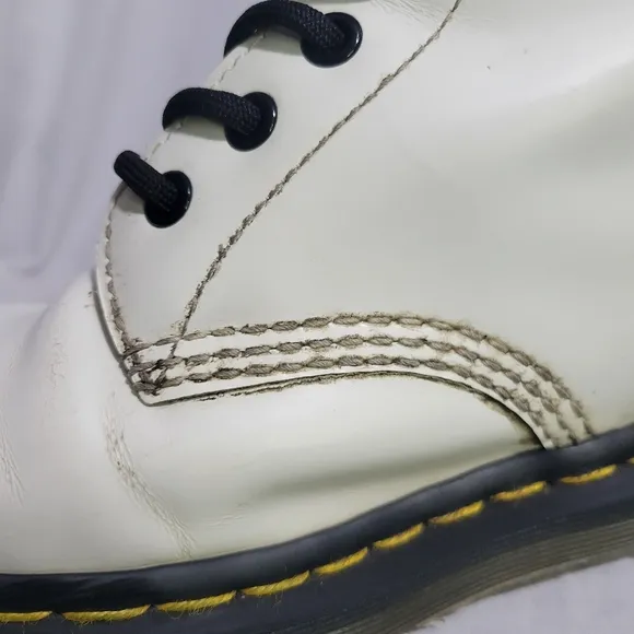 Dr Martens Women's 1460 Smooth White Combat Boots Size 7 Used