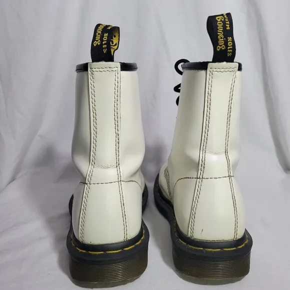 Dr Martens Women's 1460 Smooth White Combat Boots Size 7 Used