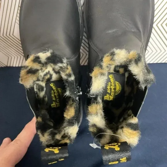 Dr. Martens Youth Chelsea Ankle Boots Leather &amp; Faux Fur Sz 1