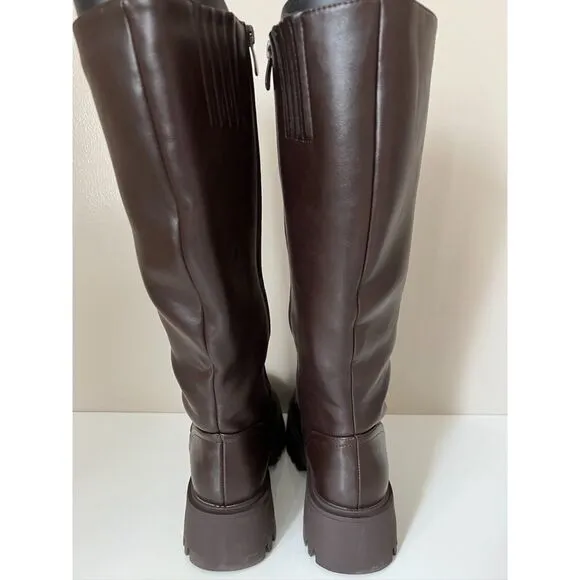 Dream Pairs faux brown smooth leather lug soled boots. Size 8.5.