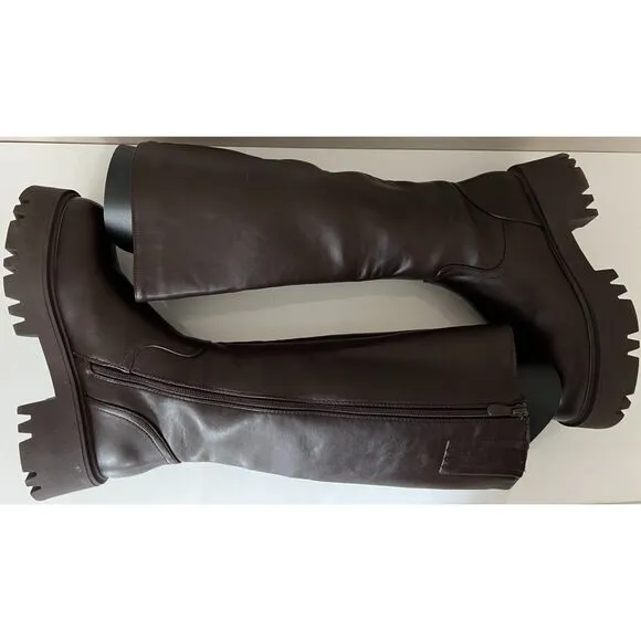 Dream Pairs faux brown smooth leather lug soled boots. Size 8.5.