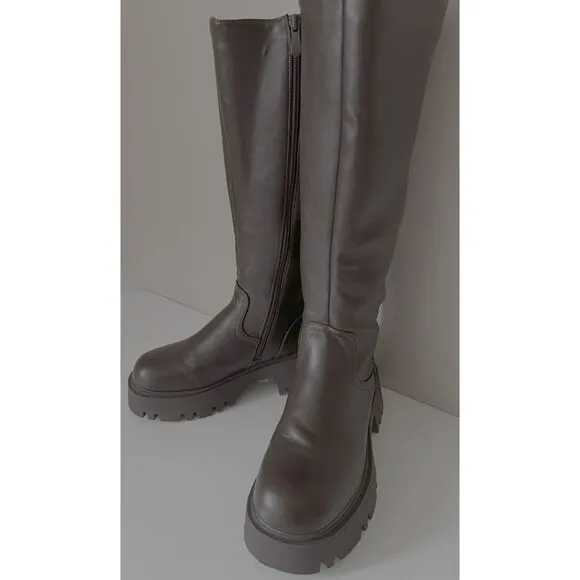 Dream Pairs faux brown smooth leather lug soled boots. Size 8.5.