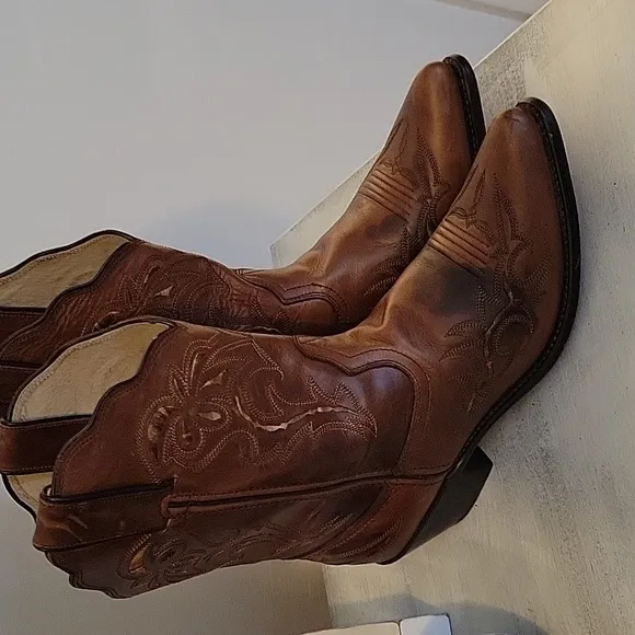 Durango Boots SZ 8M