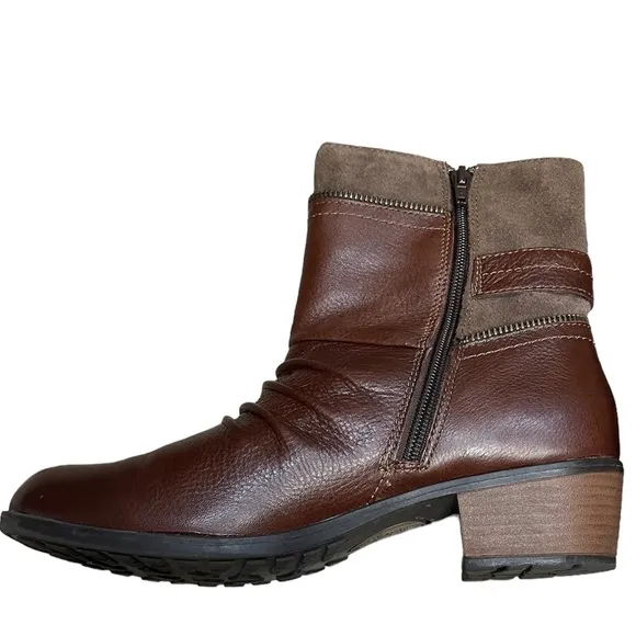 Earth Origins Dolly Leather Pig Suede Brown Heeled Bootie 00s Y2K Boots (size 9)