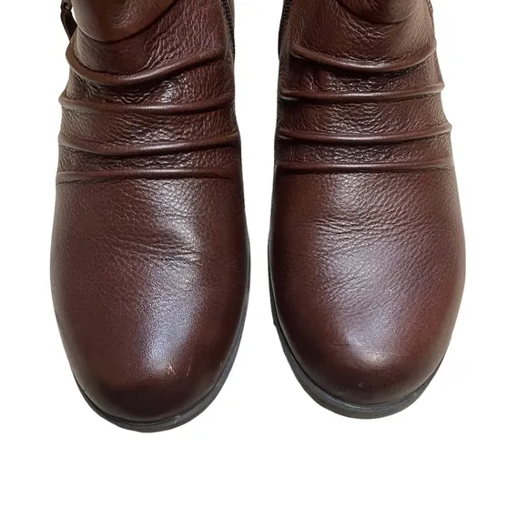 Earth Origins Dolly Leather Pig Suede Brown Heeled Bootie 00s Y2K Boots (size 9)