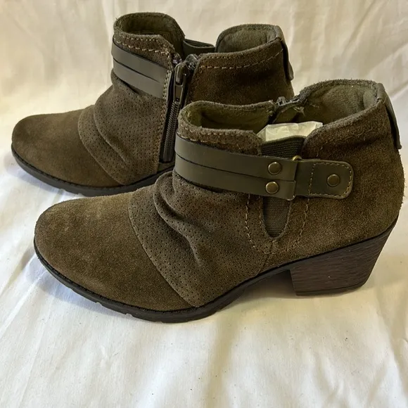 Earth Origins Odel Women's Zip-up Suede Ankle Boots-Size 6