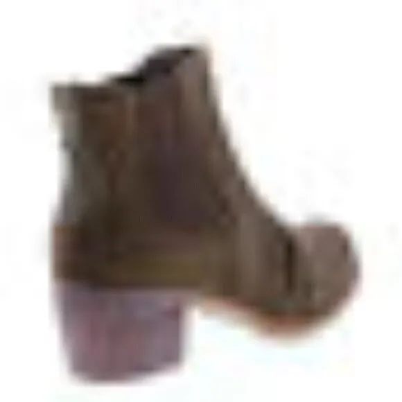 Earth Suede Denali Aspect Boots  Brown Size 10 New in Package