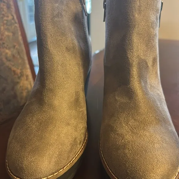 Easy Spirit Jayda Wedge Booties - Taupe - Size 7