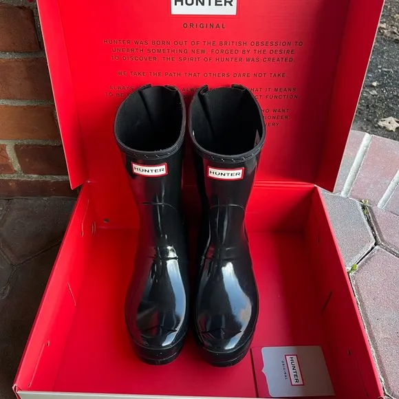 EEUC Short Adjustable Hunter Black Rain Boots, Black Gloss, Size 9