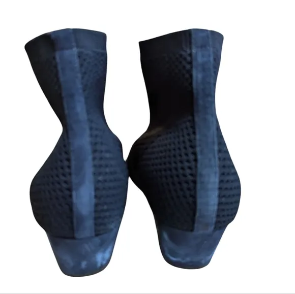 Eileen Fisher Purl Navy Sock Bootie..... Size 10