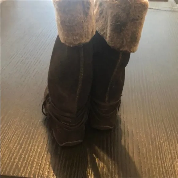 ESCAPES Brown Suede Boots Fur Lining and Laces