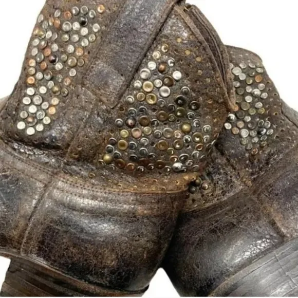 EUC Frye Deborah Distressed Leather Metallic Studded Short Western Boots Size 7