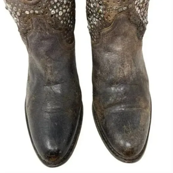 EUC Frye Deborah Distressed Leather Metallic Studded Short Western Boots Size 7