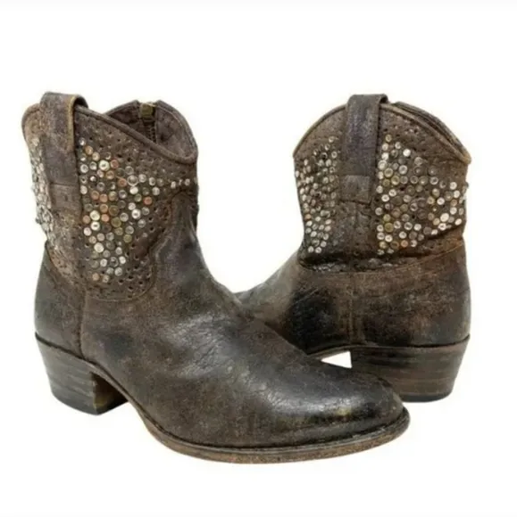 EUC Frye Deborah Distressed Leather Metallic Studded Short Western Boots Size 7